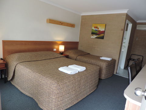 Alexander Motor Inn Moree - Local Tourism 1