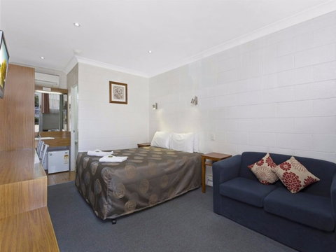 Byer Fountain Motor Inn And Restaurant - Local Tourism 2