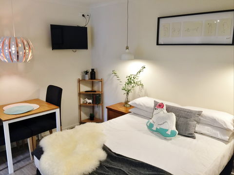Canberra Furnished Accommodation - Local Tourism 1
