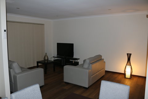 CozyStay At Kearsley - Local Tourism 2