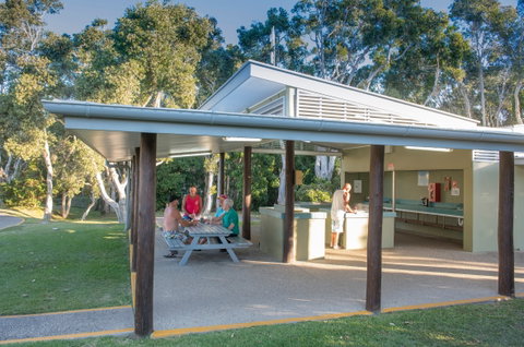 Dicky Beach Family Holiday Park - Accommodation Australia 0