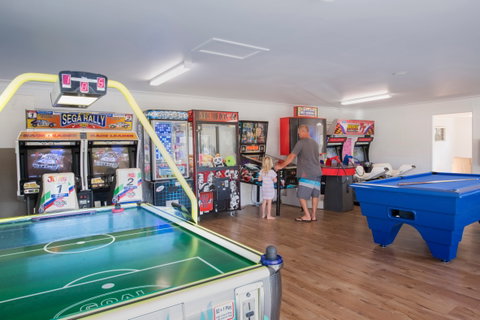 Dicky Beach Family Holiday Park - Accommodation Australia 1