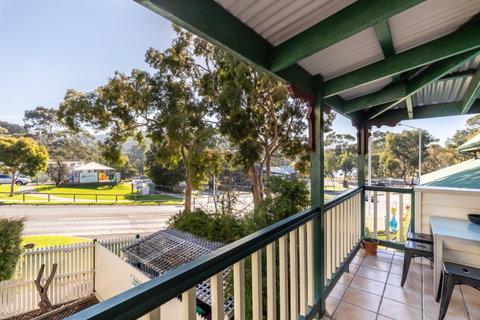 Dlux + Escape @ Lorne - Accommodation Australia 2
