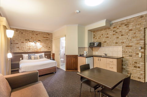 Highlander Motor Inn And Apartments - Local Tourism 0