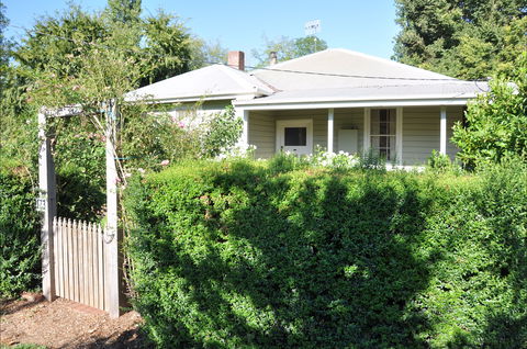 Honeysuckle Cottage - Accommodation Australia 2