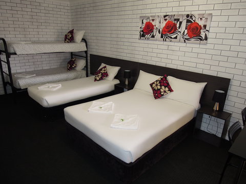 Jackaroo Apartments - Motel - Bed n Breakfasts 2