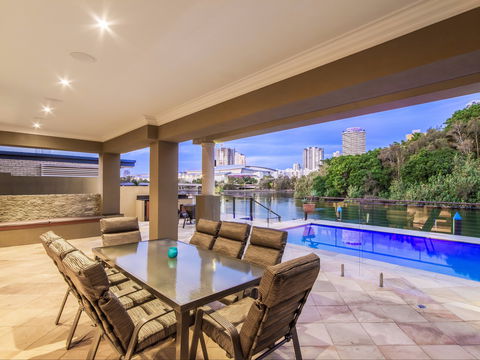 Lakeland Keys Broadbeach - Vogue Holiday Homes - Local Tourism 1