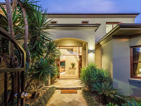 Lakeland Keys Broadbeach - Vogue Holiday Homes - Local Tourism 2