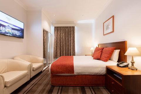 Mercure Canberra - Local Tourism 0