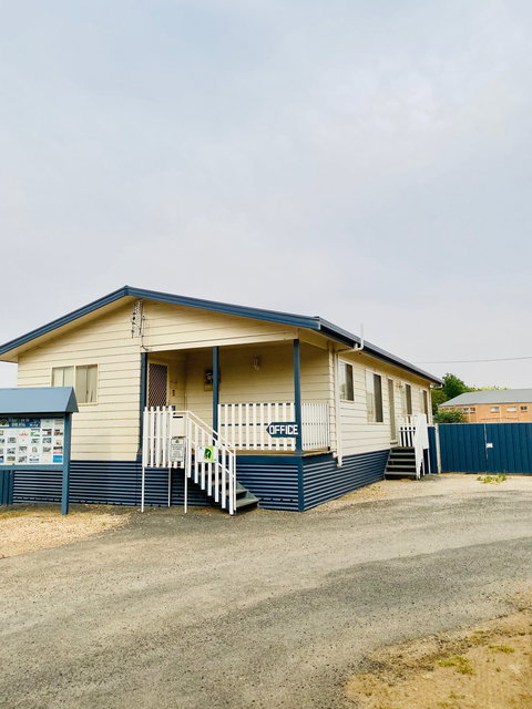 Molong Caravan Park - Local Tourism 2