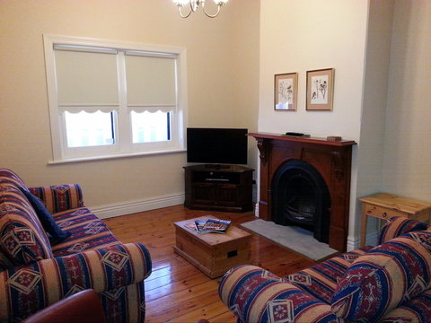 Phoenix Cottage - Local Tourism 1