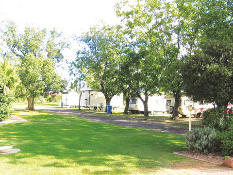 Poplars Caravan Park - Open For Essential Travel Only - Accommodation Australia 0