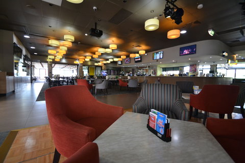 The Oaks Hotel Motel - Accommodation Australia 1