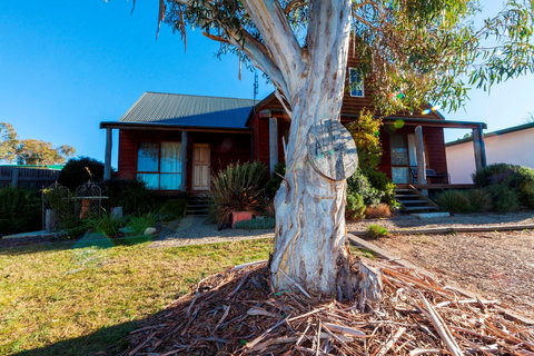 Aarlaur 1 - Local Tourism 0