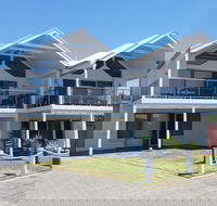 Beachcomber Beachfront  Beach House At Port Elliot on Horseshoe Bay - Accommodation Australia