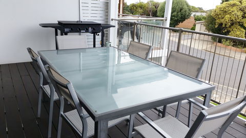 Beachcomber Beachfront  Beach House At Port Elliot On Horseshoe Bay - Accommodation Australia 2