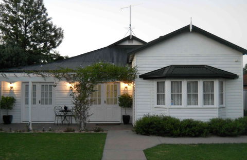 BJs Short Stay Apartments - Accommodation Australia 1
