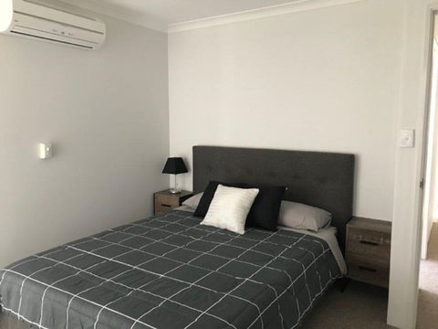 Canalside Family Getaway - Local Tourism 1