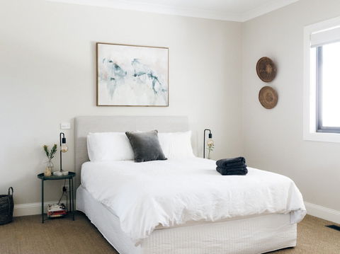 Chic Country Cottage With Vineyard Views - Local Tourism 2