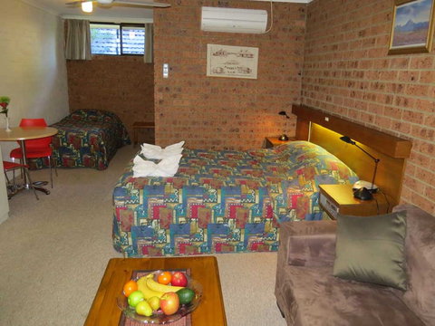 Colonial Motor Inn Pambula - Bed n Breakfasts 0