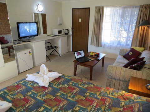 Colonial Motor Inn Pambula - Bed n Breakfasts 1