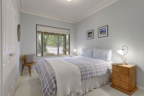 Cottage Retreat/Shady Cottage - Accommodation Australia 1