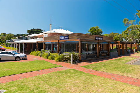 Flinders Hotel - Local Tourism 1