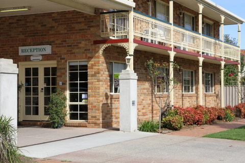 Grand Manor Motor Inn - Accommodation Australia 0