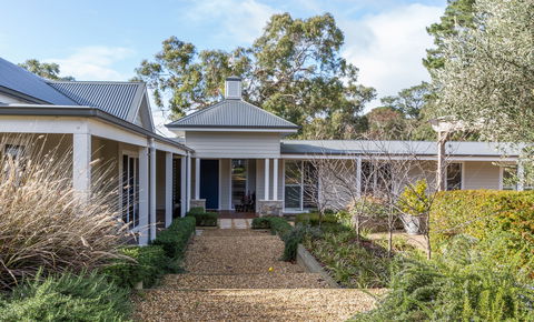 Haven Red Hill - Local Tourism 0