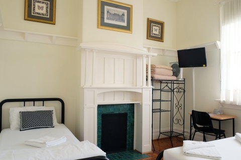 Hotel Claremont Guest House - Accommodation Australia 2