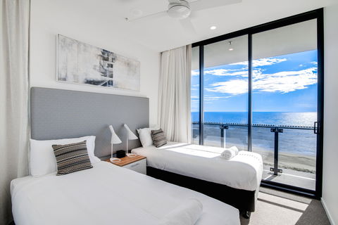 Iconic Kirra Beach Resort - Accommodation Australia 1