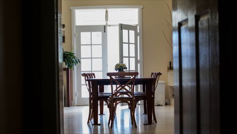 Merewether Beach House B And B - Local Tourism 1