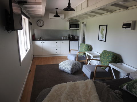 Miners Ridge Vineyard Railway Carriage B&B - Local Tourism 2