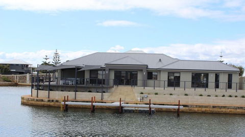 Port Bouvard Retreat - Large Family Friendly Canal Home With Private Jetty - Accommodation Australia 0