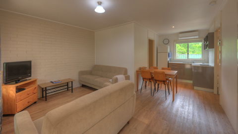 Restaway Holiday Units - Local Tourism 1