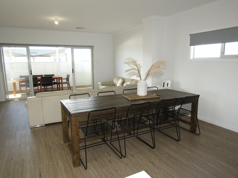 Serenity - Accommodation Australia 2