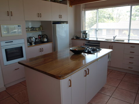 Surf House Narrawallee - Accommodation Australia 2