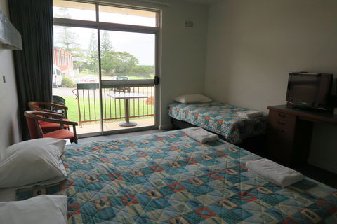Tathra Hotel - Motel - Local Tourism 2