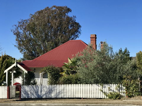 Tenterfield Luxury Historic Cottage - Local Tourism 0