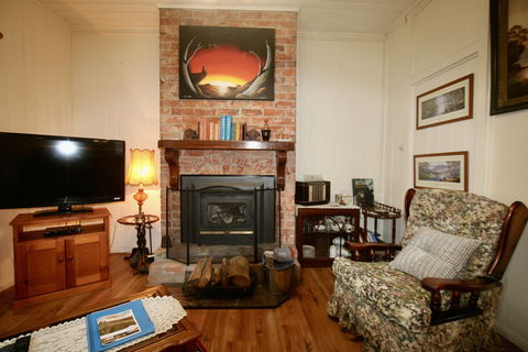 Tenterfield Luxury Historic Cottage - Local Tourism 2