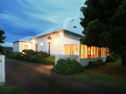 The Lonsdale Palms - Accommodation Australia 0