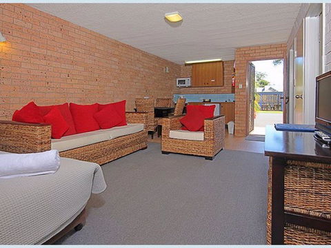 The Lodge Broulee - Accommodation Australia 2