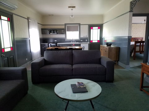 Wagga Wagga Country Cottages - Local Tourism 0