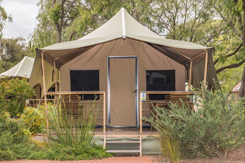 Amblin Holiday Park - Accommodation Australia 0