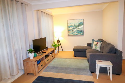 Beachside Cottage At Blacksmiths - Local Tourism 1
