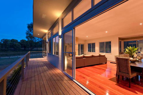 Blue  Cliff Retreat - Accommodation Australia 2