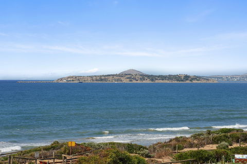 Chiton On The Rocks - Breathtaking Panoramic Coastal Views - Accommodation Australia 1