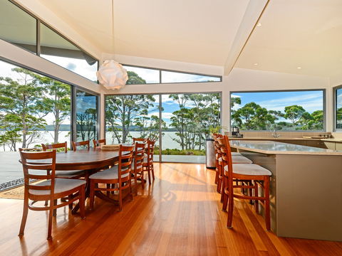 Cloudy Bay Lagoon Estate - Australia Shopping 2