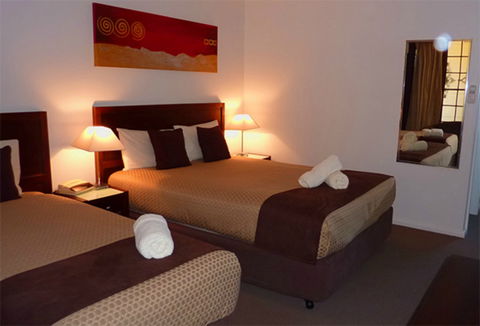 Colonial Lodge Motor Inn - Accommodation Australia 1