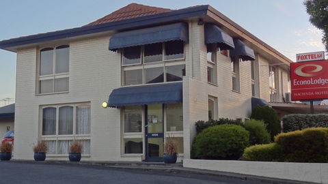 Econo Lodge Hacienda Motel - Accommodation Australia 0